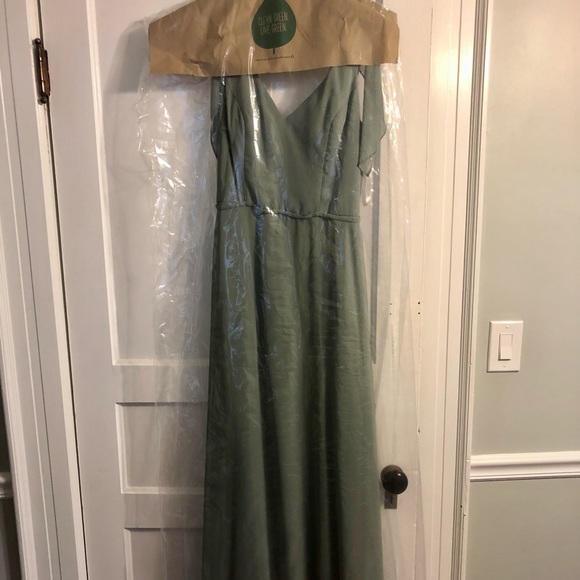 Dear Cleo Kylie Bridesmaid Dress in Ivy, Size 8 - Picture 4 of 5